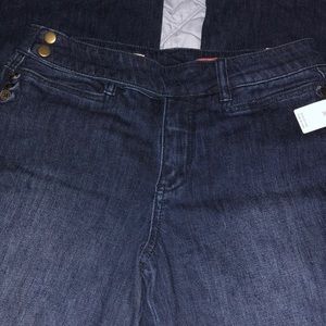 Pilcro vintage jeans Anthropologie.Inseam 32.5” waist 26 nwt dark blue flare leg